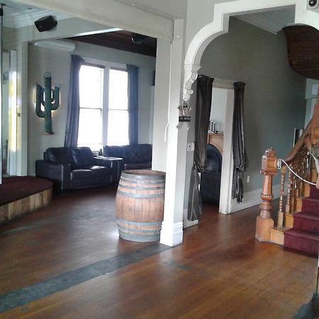 אוקלנד Shooters Saloon Hotel & Cabins מראה חיצוני תמונה