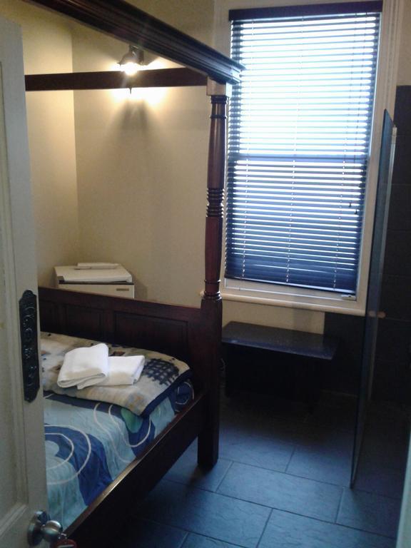 אוקלנד Shooters Saloon Hotel & Cabins מראה חיצוני תמונה