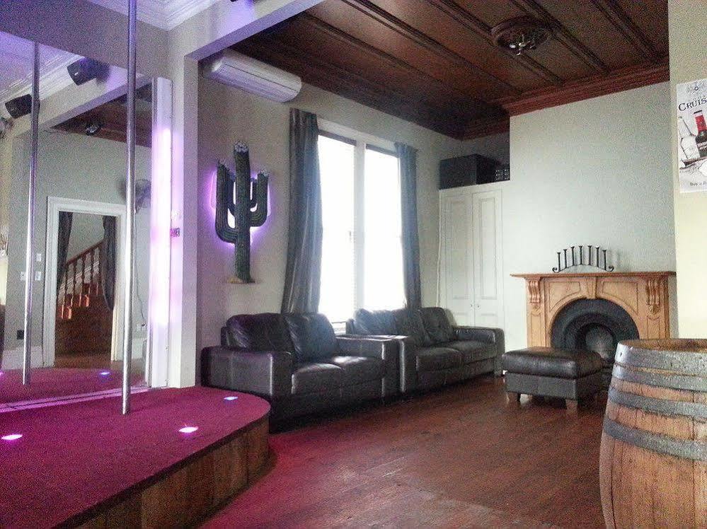 אוקלנד Shooters Saloon Hotel & Cabins מראה חיצוני תמונה