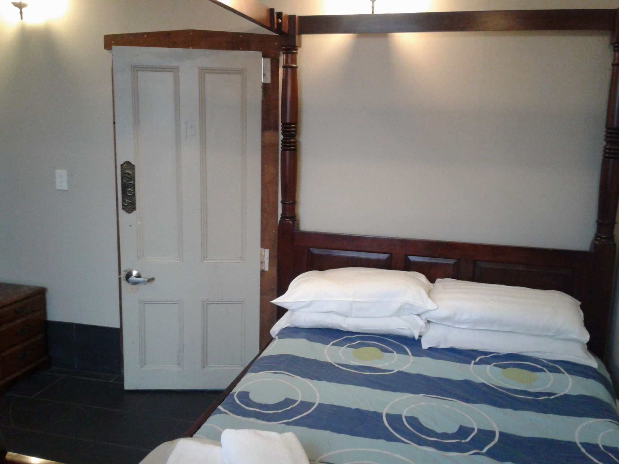 אוקלנד Shooters Saloon Hotel & Cabins מראה חיצוני תמונה